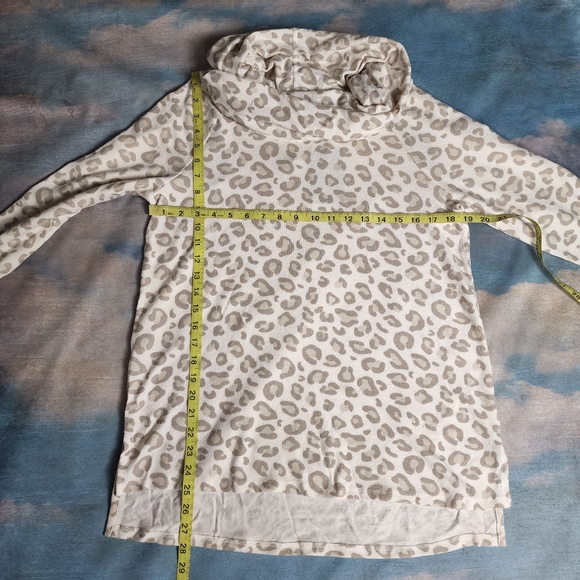 Gibson Cheeta Print Cowl Neck Tunic - Picture 10 of 11